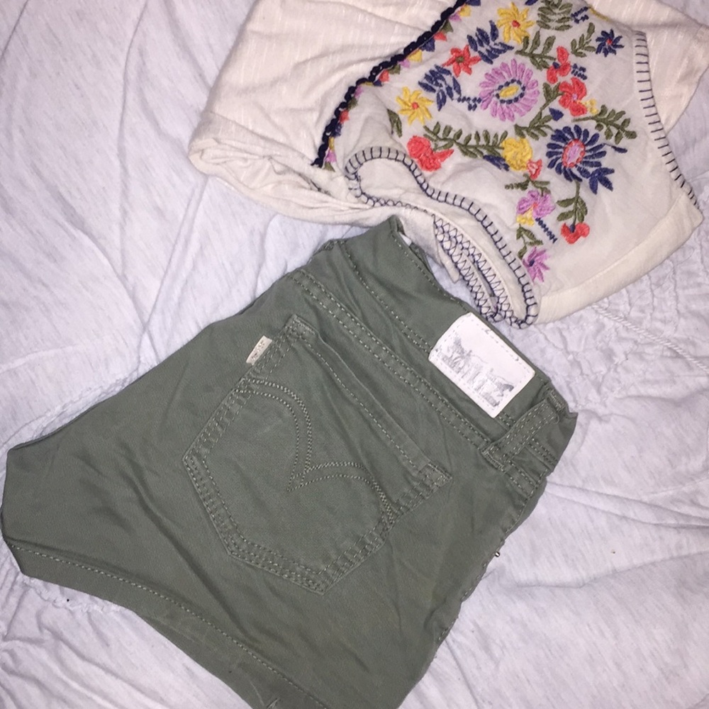 Adorable olive green shorts💗💗💗